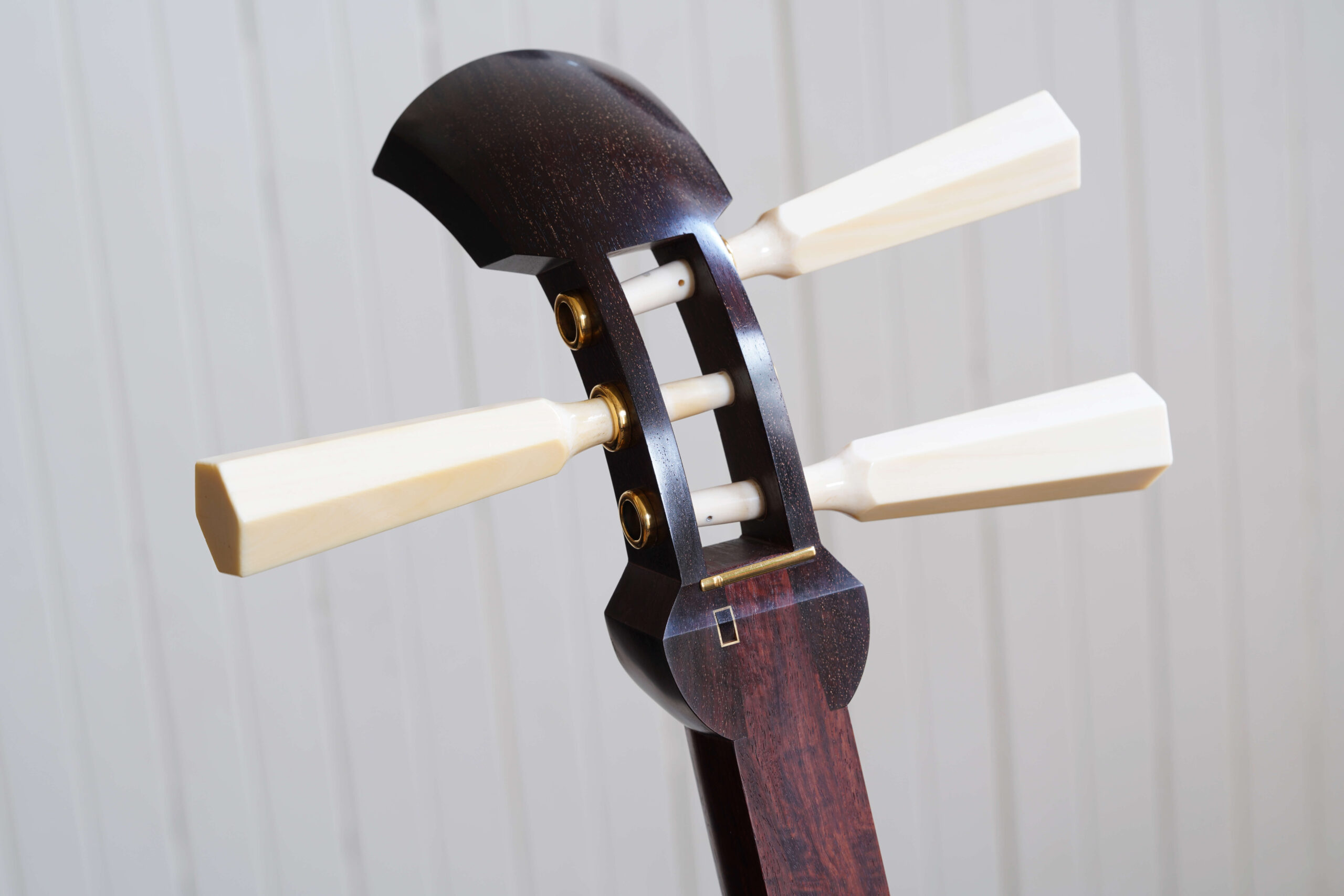 MK-001 Almost-New Kouki Tsugaru Shamisen with Zouge Itomaki (Ships from California) - Image 9